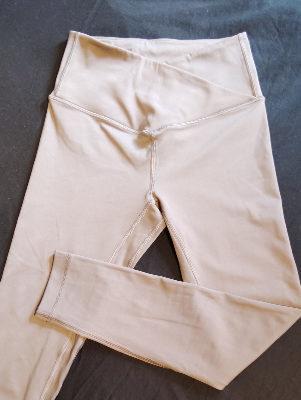 Victoria's Secret Sport High-Waist V  3/4 Crop Yoga in Mocha  Beautiful 4 $70